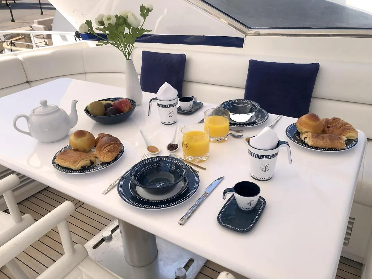 Botel Home Sweet Boat - Chambres D'Hotes Empuriabrava